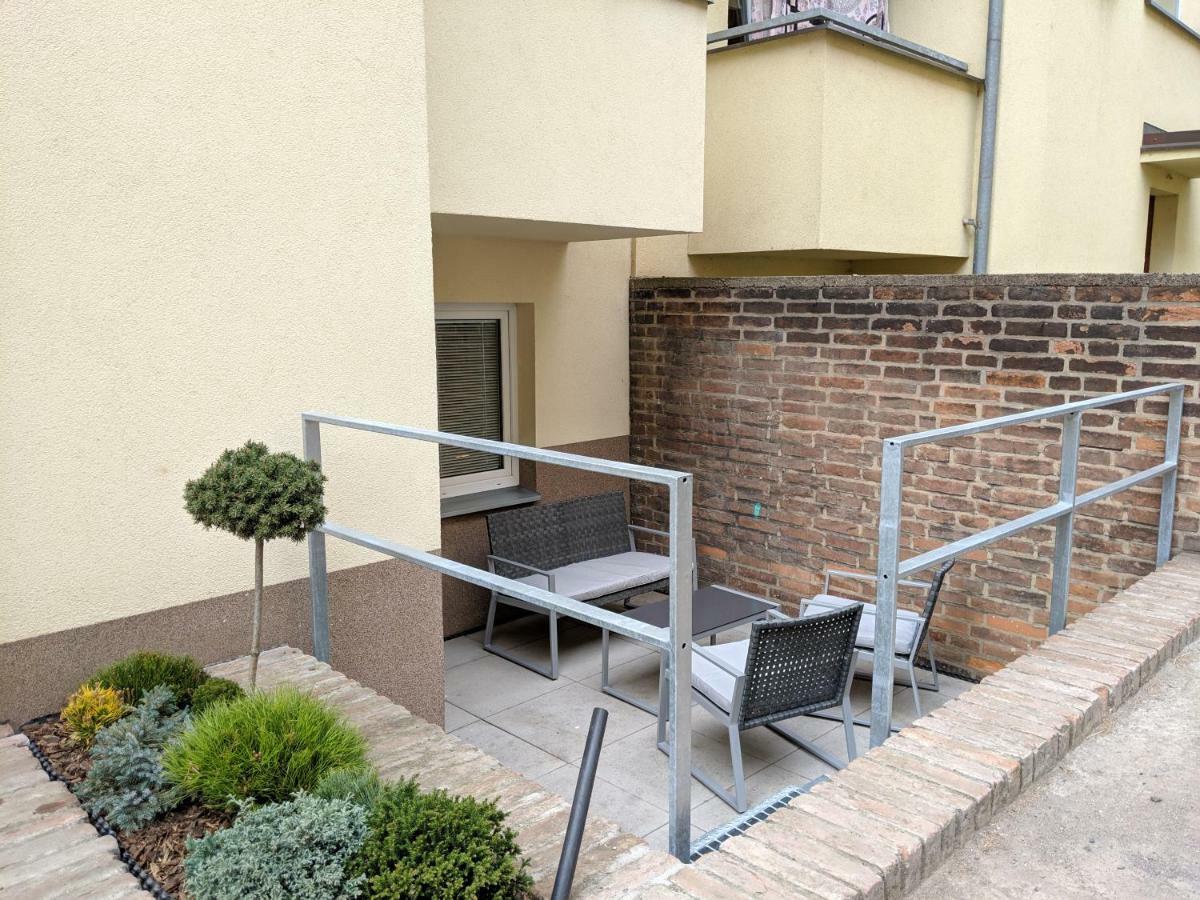 Ap 1 - Apartments 4U Brezinova "Overnight Simply" Hradec Králové Kültér fotó