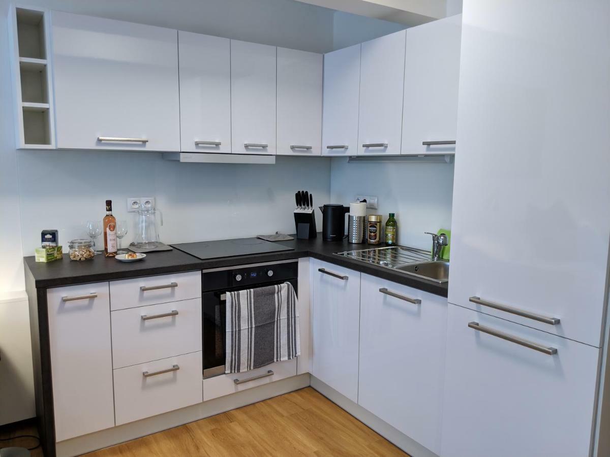 Ap 1 - Apartments 4U Brezinova "Overnight Simply" Hradec Králové Kültér fotó